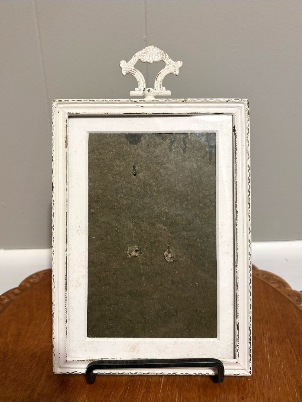 White Distressed Decorative Photo Frame with Ornate Top